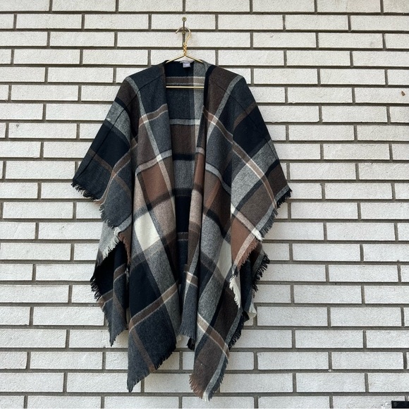 Codello Plaid Fringe Ruana Wrap Neutral Brown Black Gray Tan Cozy Fall Layer OS - Picture 2 of 9